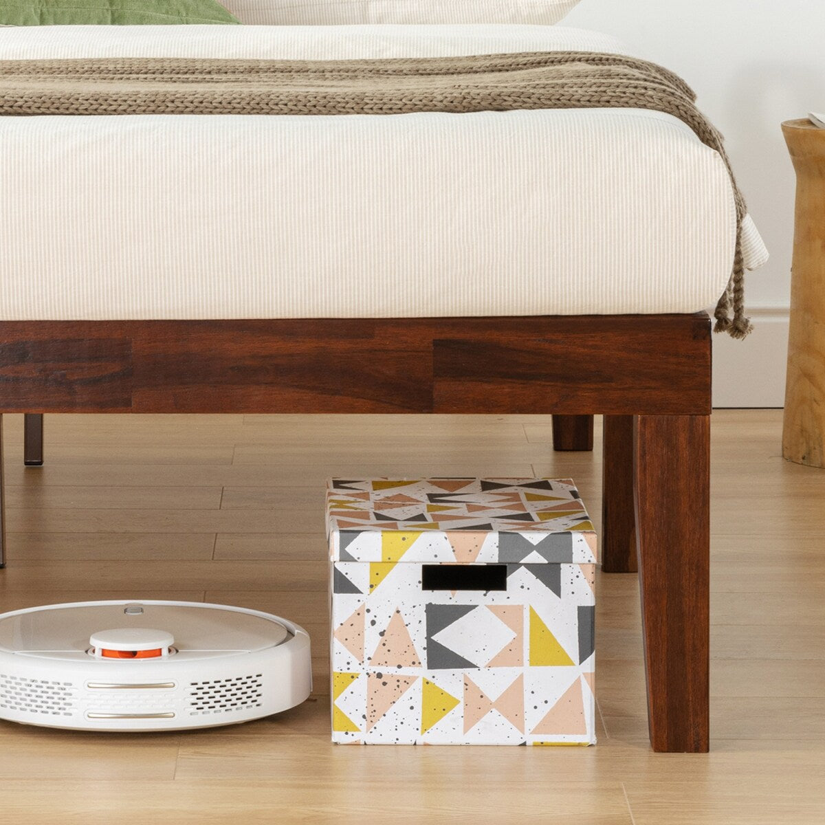 Cadre de lit plateforme classique en bois massif de 16 pouces, disponible en plusieurs finitions