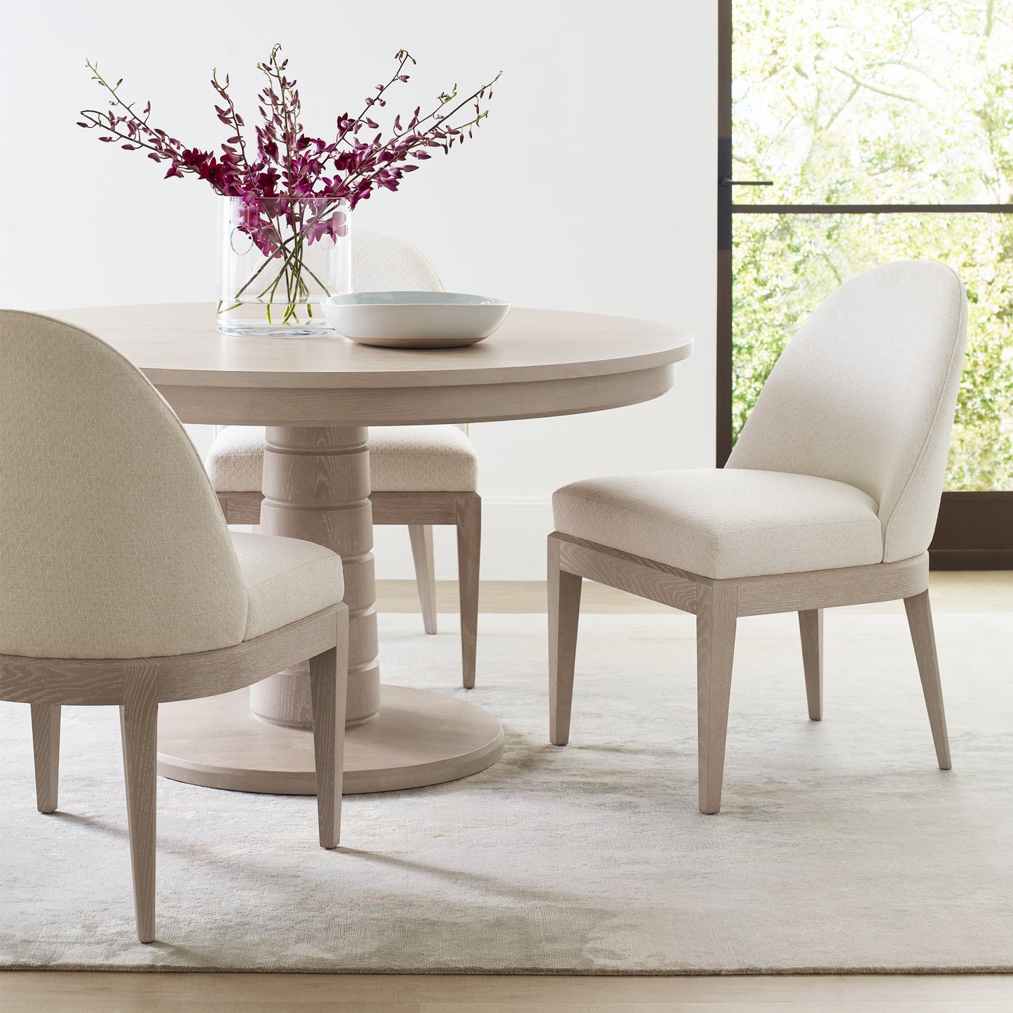 Table ronde sur piédestal Maidstone