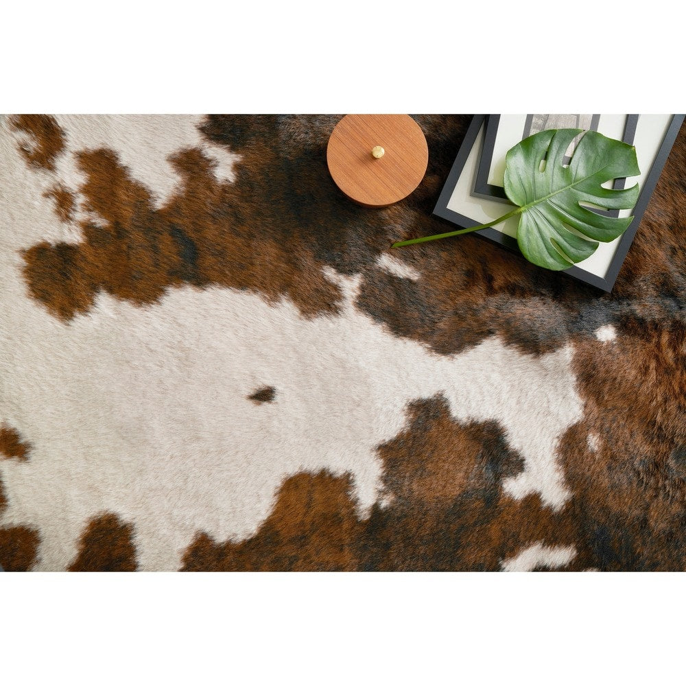 Tapis en fausse peau de vache Yosemite d'Alexander Home