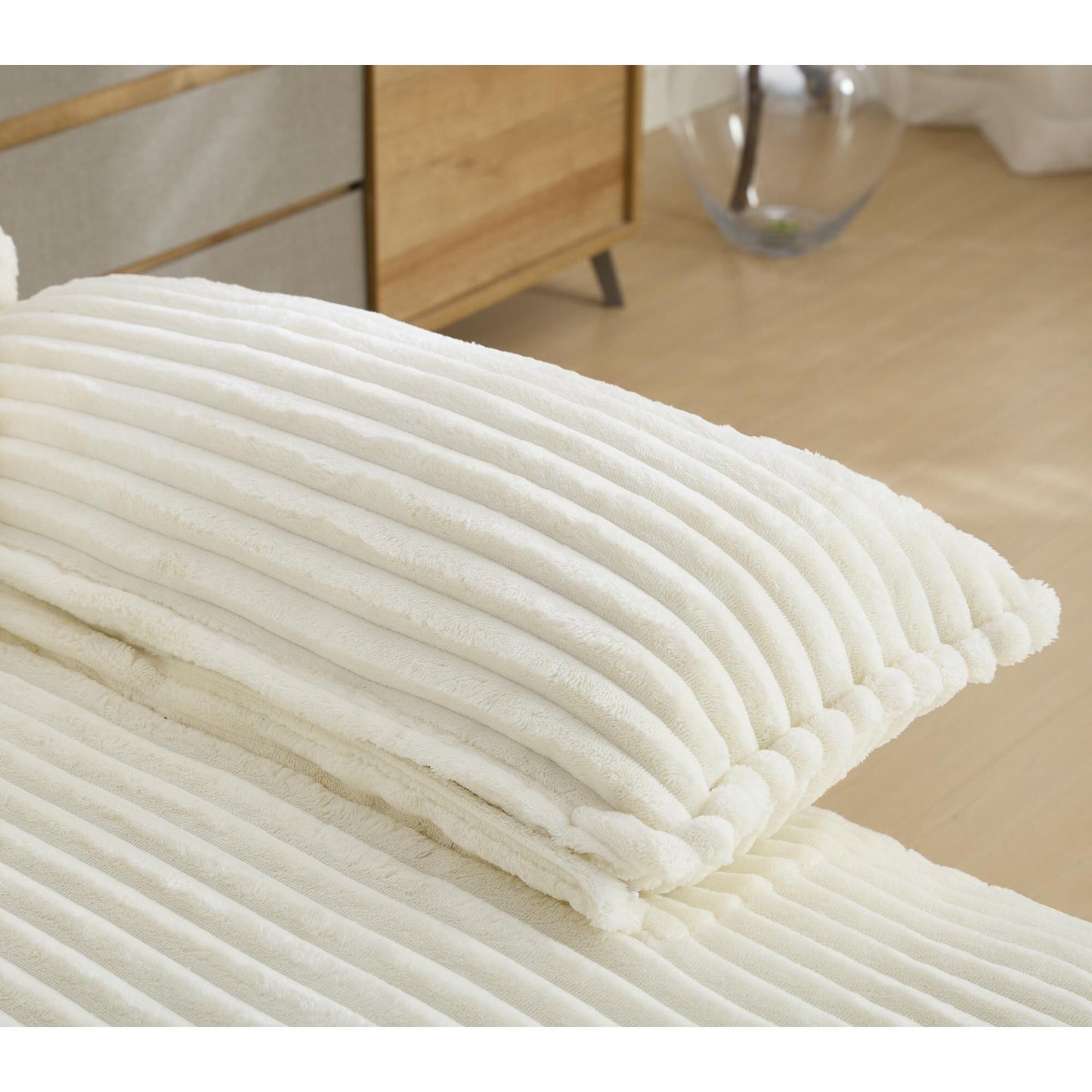 Canapé-lit Harmonia 109 W surdimensionné en velours côtelé, siège profond, double méridienne avec 4 oreillers