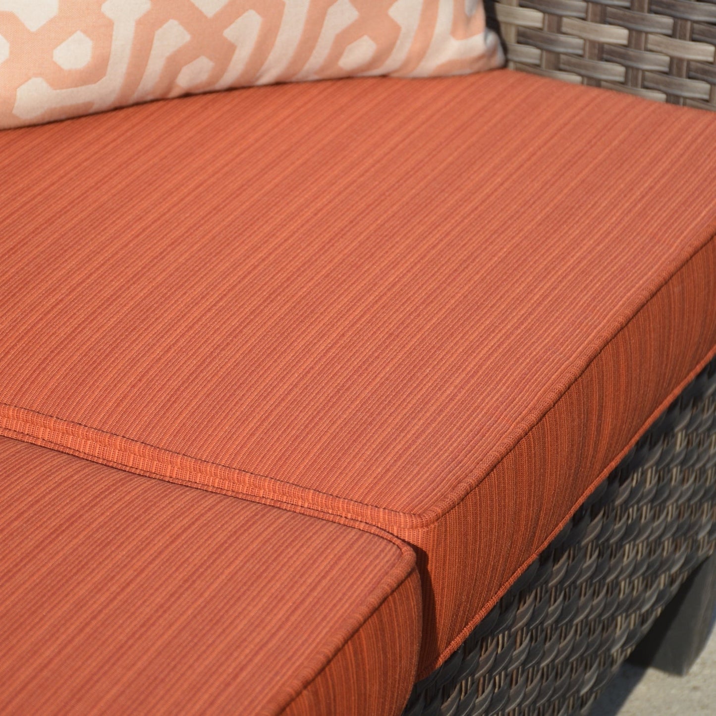 Ensemble de 5 sièges de jardin à dossier haut en osier OVIOS