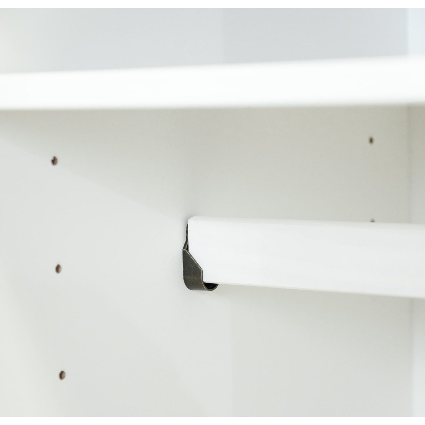 Armoire penderie 3 portes Cosmo 100 % bois massif de Palace Imports avec portes en bois massif ou en miroir