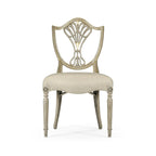 Chaise de salle à manger de style antique avec dossier en bouclier