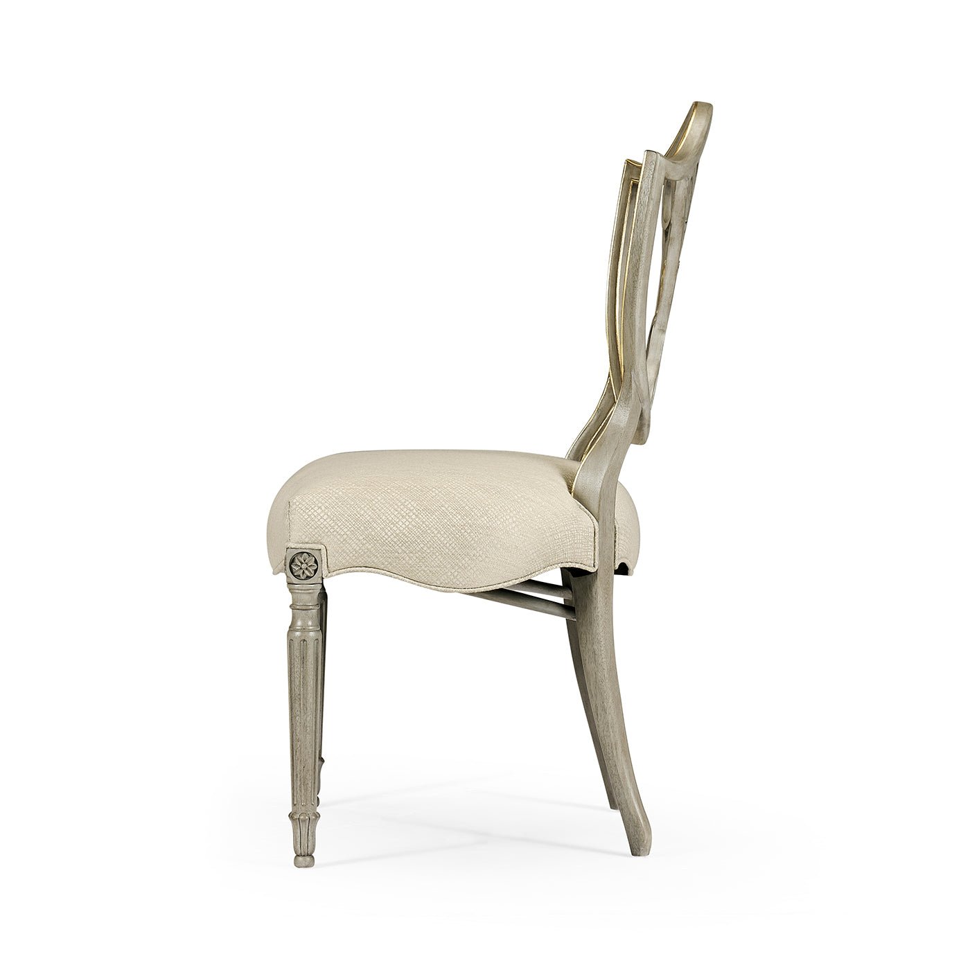Chaise de salle à manger de style antique avec dossier en bouclier