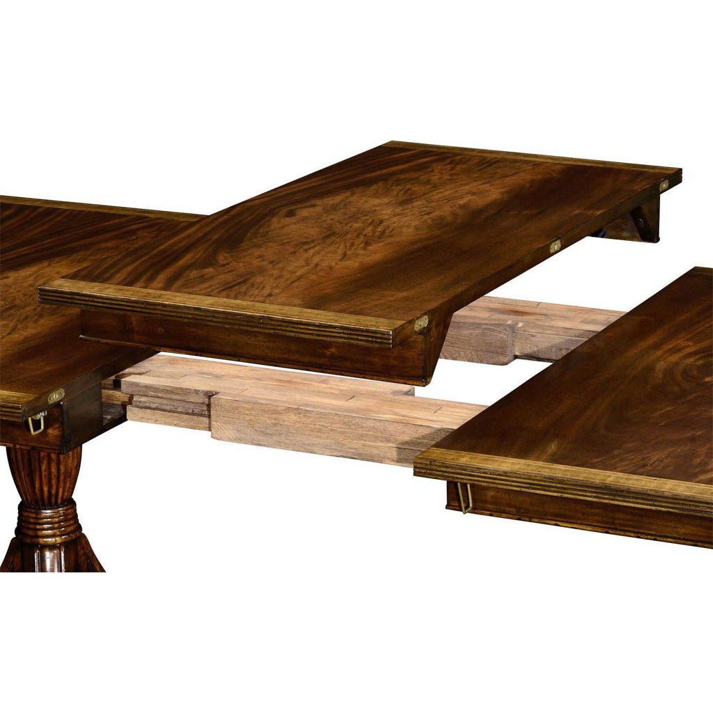 Grande table à manger extensible de style Régence
